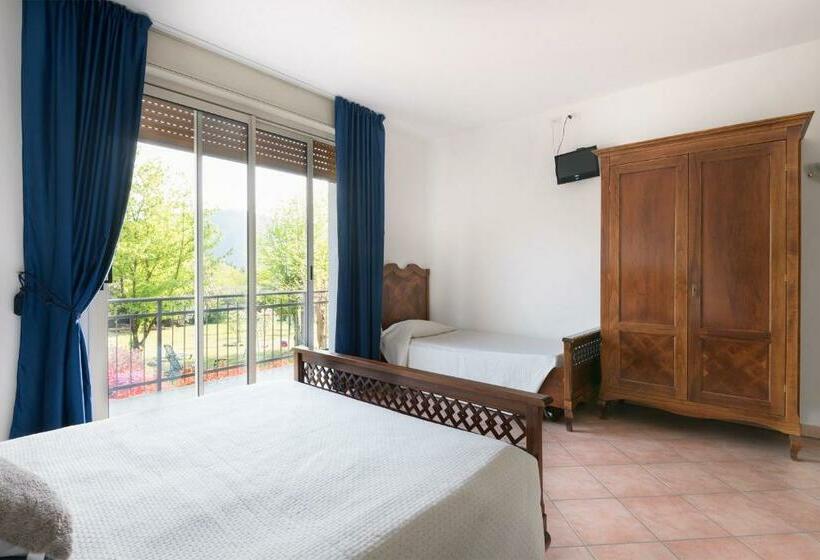 חדר סטנדרט לשלושה עם מרפסת, Agriturismo Al Motto