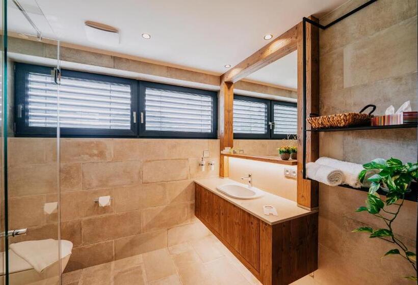 اتاق استاندارد, Johan