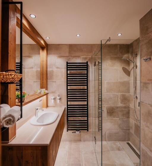 اتاق استاندارد یک نفره, Johan