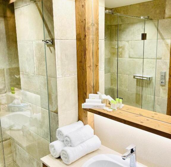 Suite with Terrace, Johan