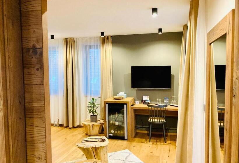 Suite with Terrace, Johan