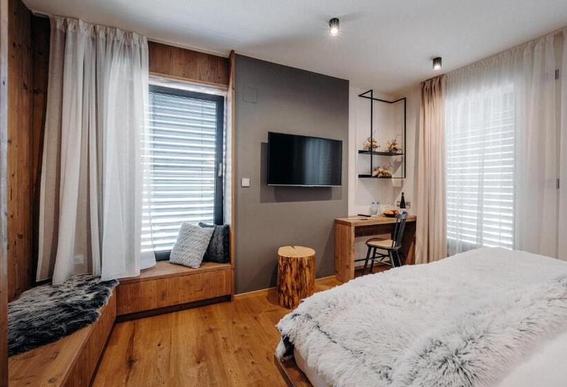 اتاق لوکس, Johan