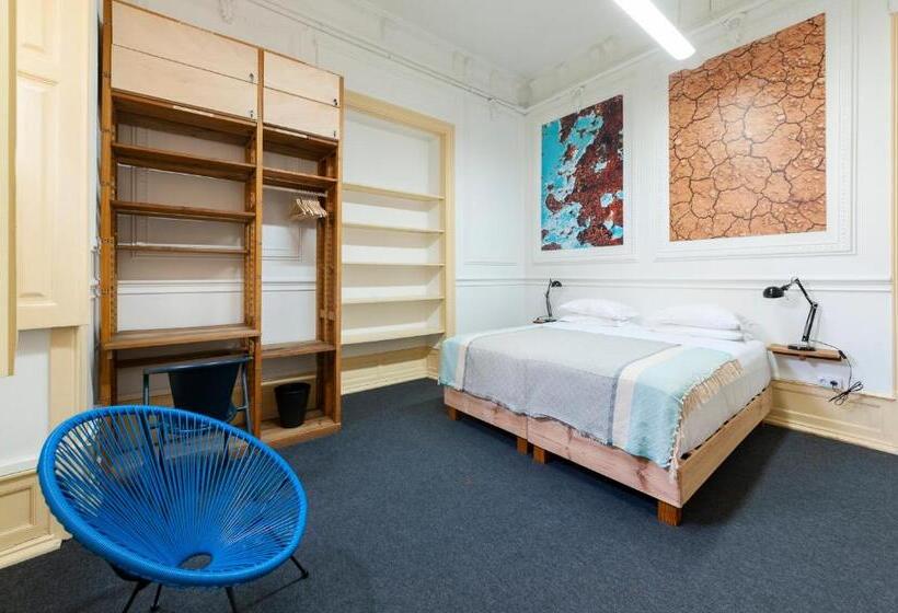 اتاق خانوادگی, Cheese & Wine Lapa