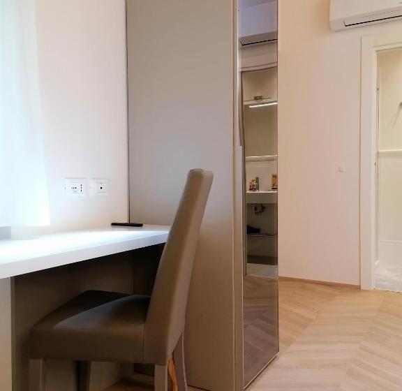 اتاق لوکس با تخت بزرگ, Palazzo Cortesi