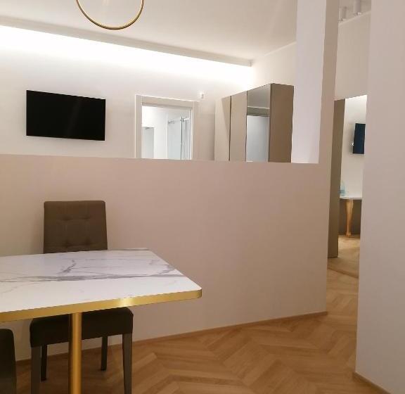 اتاق استاندارد با تخت بزرگ, Palazzo Cortesi