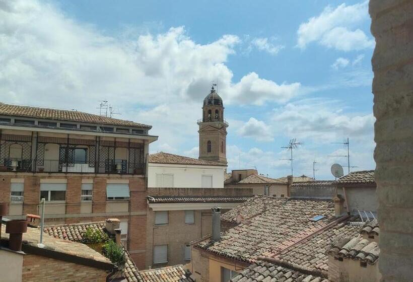 اتاق استاندارد با چشم‌انداز کوهستان, Palazzo Cortesi