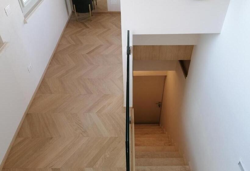 اتاق استاندارد با چشم‌انداز کوهستان, Palazzo Cortesi