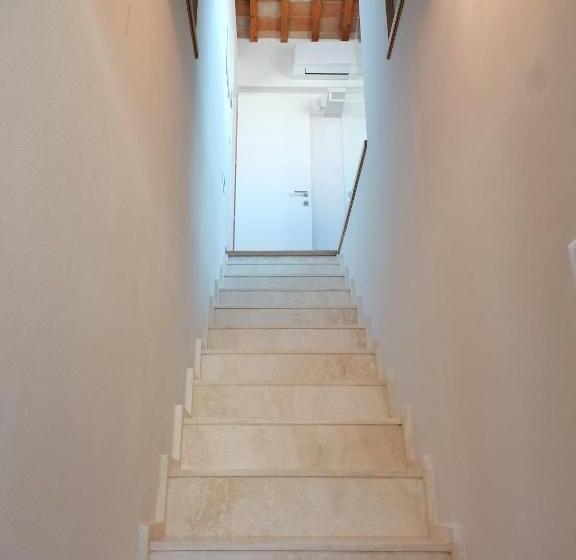 اتاق استاندارد با چشم‌انداز کوهستان, Palazzo Cortesi