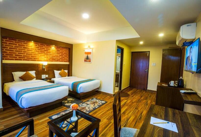 اتاق خانوادگی با چشم‌انداز کوه, Himalaya Drishya Resort