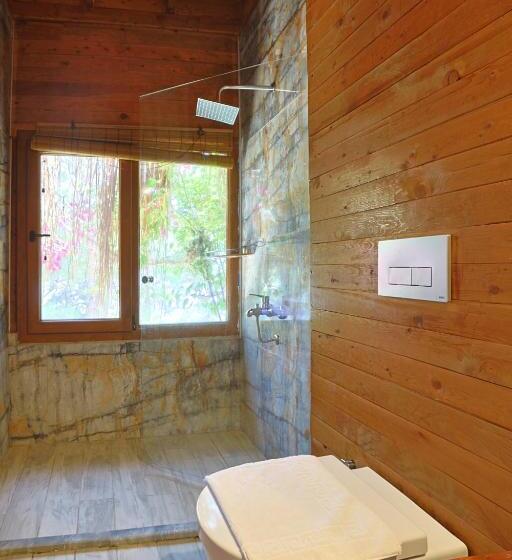 סוויטה עם בריכה, La Boheme Kabak