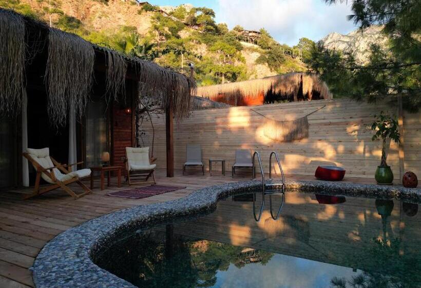 סוויטה עם בריכה, La Boheme Kabak