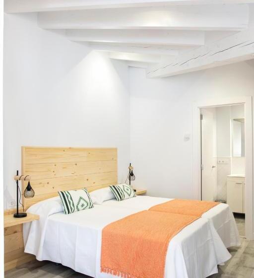 标准三人间, La Caracola Suances