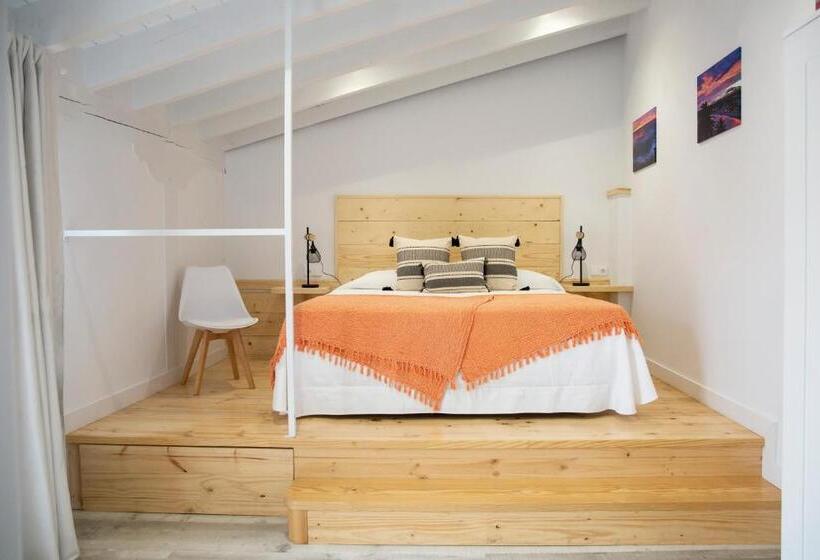 标准三人间, La Caracola Suances