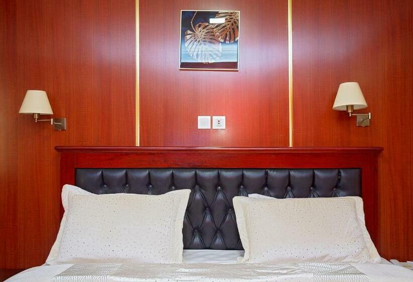 Полулюкс Повышенной Комфортности, Noubou International Hotel Bonapriso