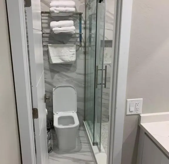 استودیوی لوکس, The Tel