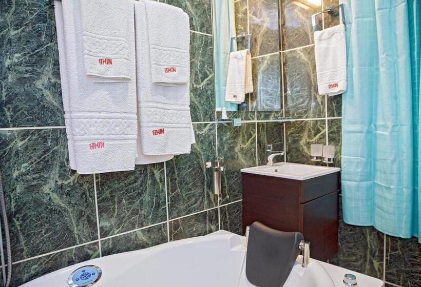 Номер Deluxe Кровать Кинг, Noubou International Hotel Bonapriso