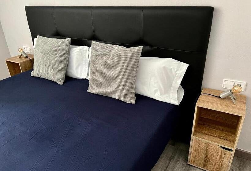 スタンダードトリプルルーム, Hostal La Canonja