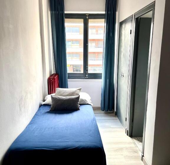 スタンダードトリプルルーム, Hostal La Canonja