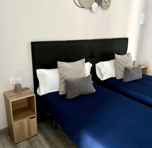 スタンダードトリプルルーム, Hostal La Canonja