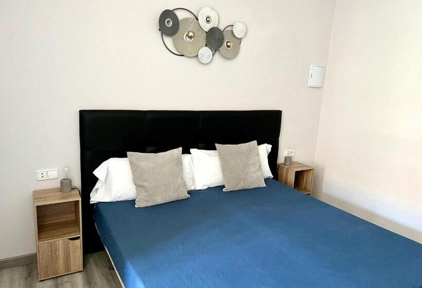 スタンダードトリプルルーム, Hostal La Canonja