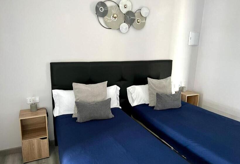 スタンダードトリプルルーム, Hostal La Canonja