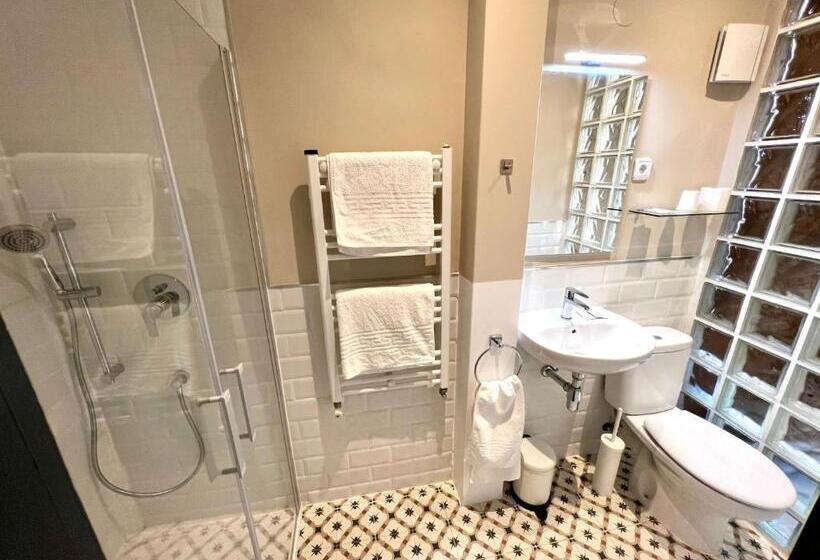 バルコニー付スタンダード４ベッドルーム, Hostal La Canonja