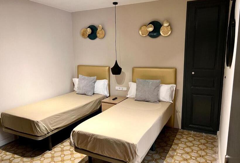 발코니가 있는 4인용 스탠다드 룸, Hostal La Canonja