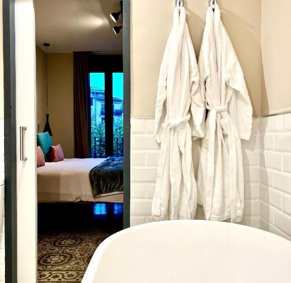 디럭스 룸, Hostal La Canonja