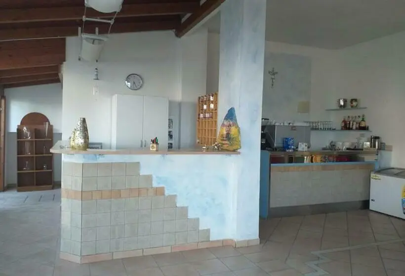 スタンダードシングルルーム, Room In Bb   Spacious Triple Room A Stones Throw From The Sea