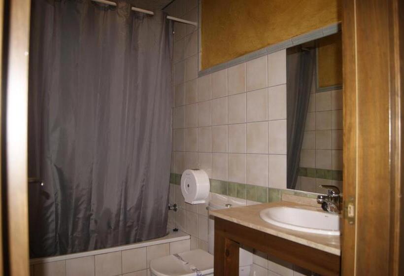 غرفة قياسية ثلاثية, Familiar Baga