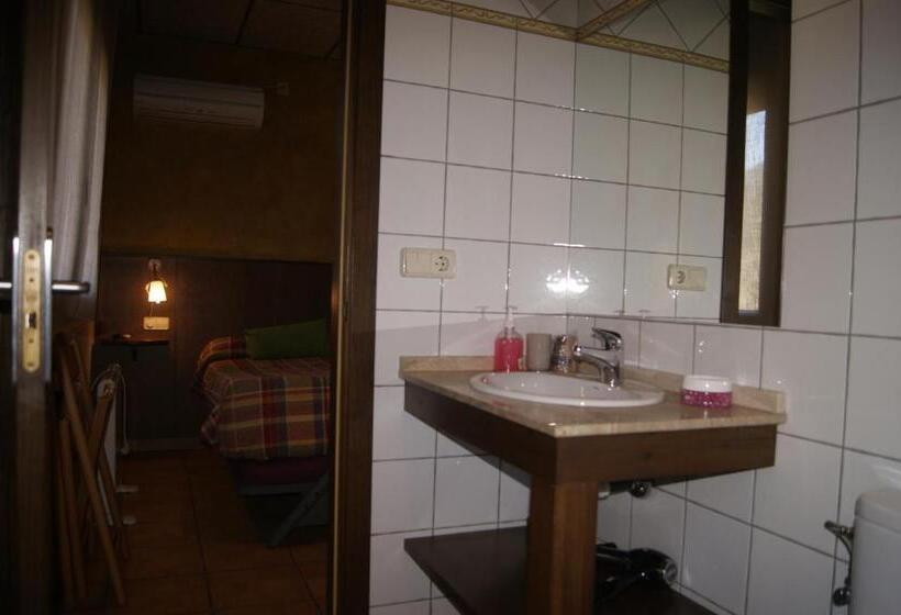 غرفة كلاسيكية رباعية, Familiar Baga