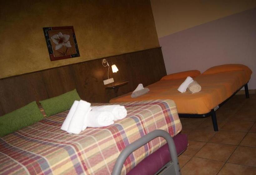 غرفة كلاسيكية رباعية, Familiar Baga