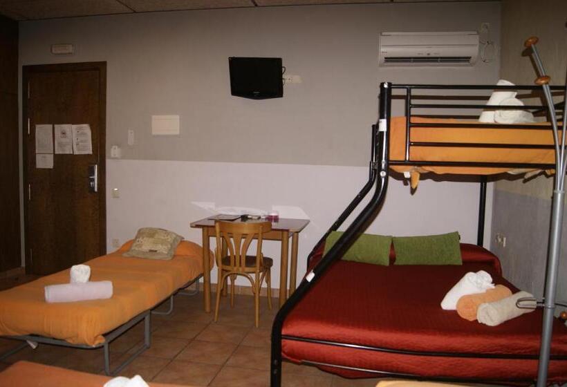 غرفة عائلية, Familiar Baga