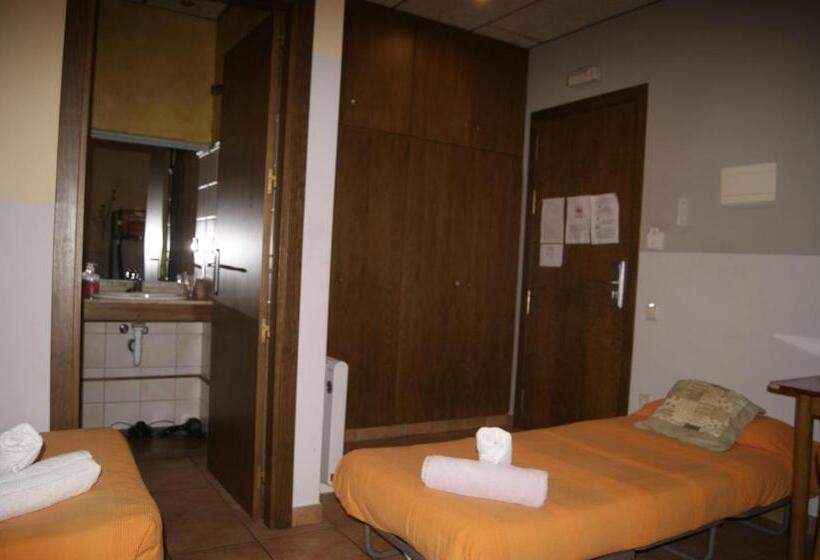 غرفة عائلية, Familiar Baga