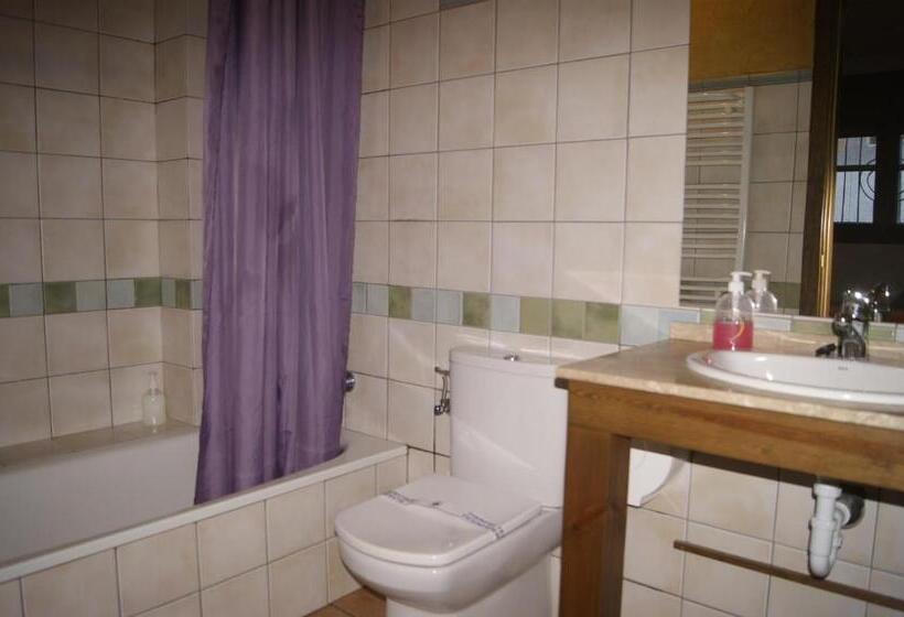 غرفة عائلية, Familiar Baga