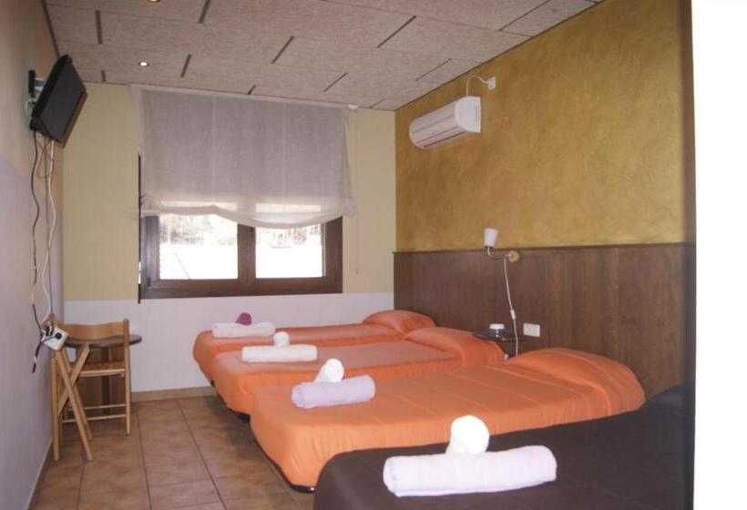 غرفة كلاسيكية ثلاثية, Familiar Baga