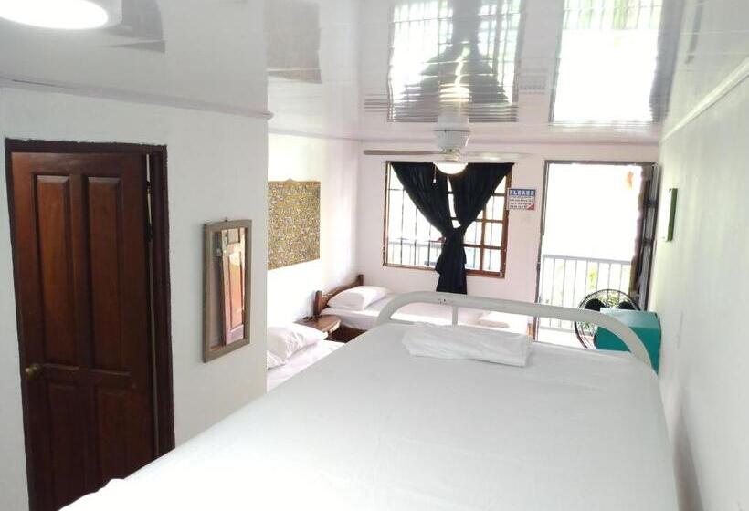 استودیو خانوادگی, Buena Nota Hostel