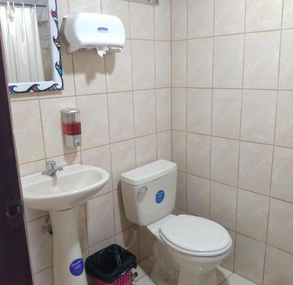 패밀리 스튜디오, Buena Nota Hostel