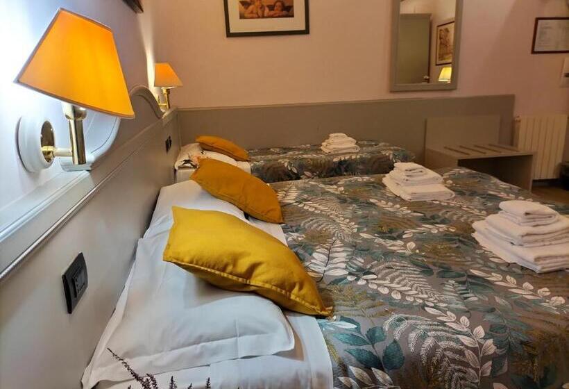 اتاق کلاسیک سه تخته, Camilla Firenze