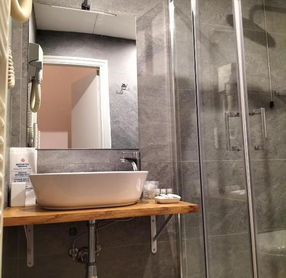 اتاق کلاسیک سه تخته, Camilla Firenze