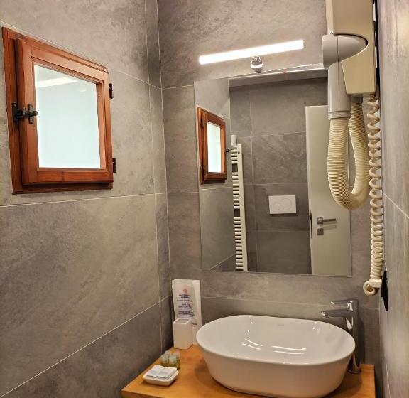 اتاق کلاسیک چهارنفره, Camilla Firenze