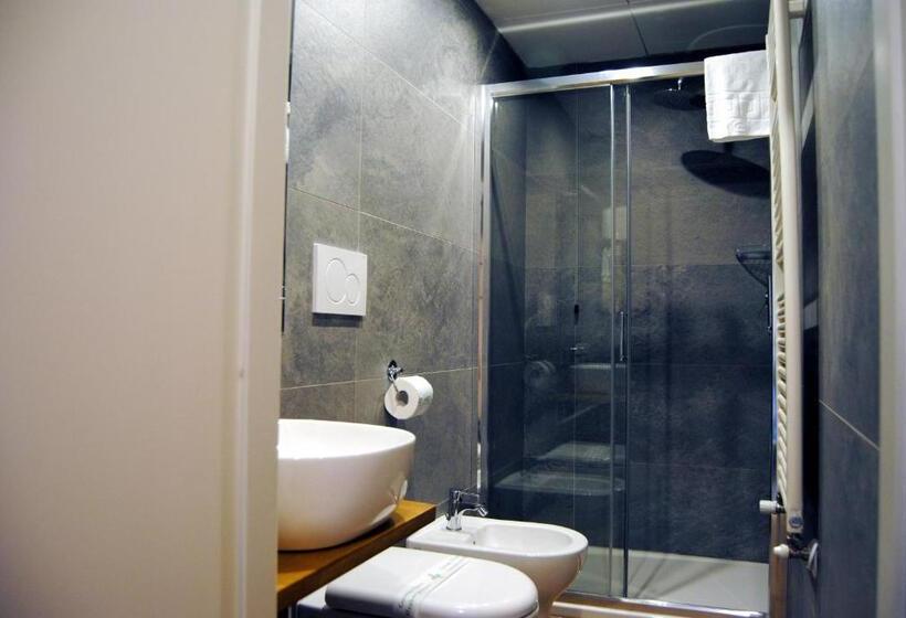 اتاق کلاسیک چهارنفره, Camilla Firenze