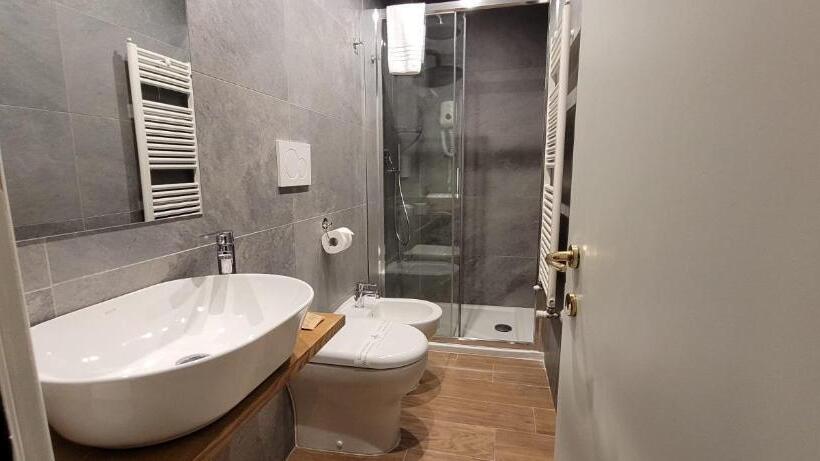 اتاق کلاسیک چهارنفره, Camilla Firenze