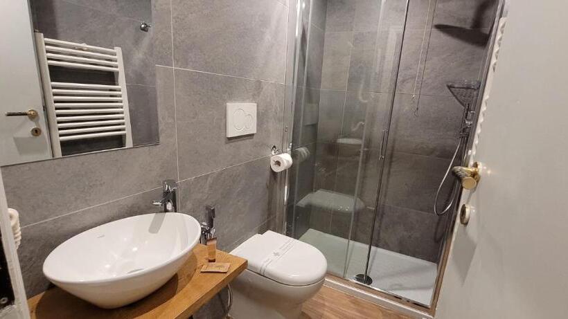 اتاق استاندارد یک نفره, Camilla Firenze