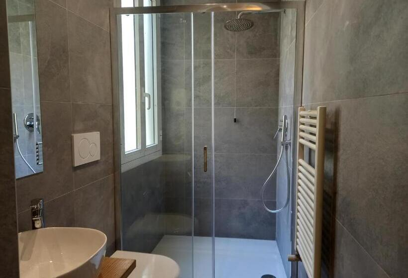 اتاق کلاسیک سه تخته, Camilla Firenze