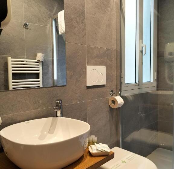 اتاق کلاسیک سه تخته, Camilla Firenze