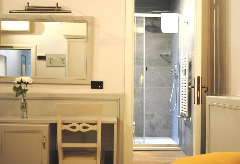 اتاق کلاسیک سه تخته, Camilla Firenze