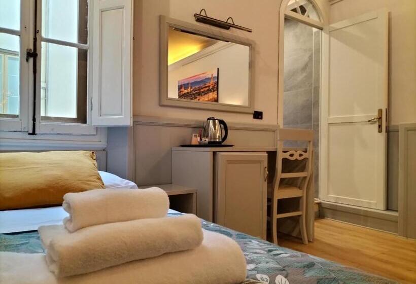 اتاق کلاسیک سه تخته, Camilla Firenze