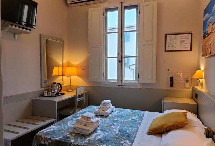 اتاق استاندارد, Camilla Firenze