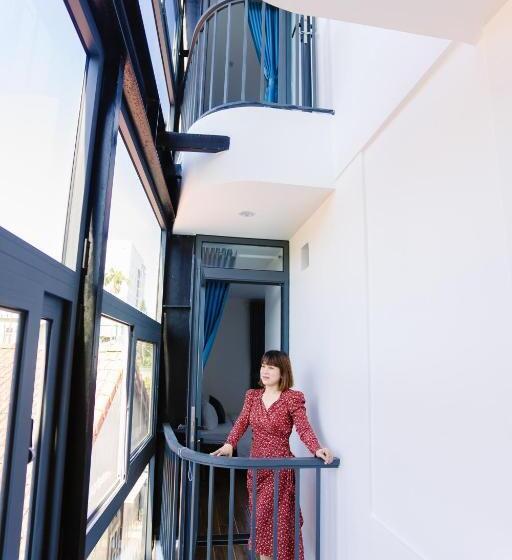 اتاق لوکس, New World